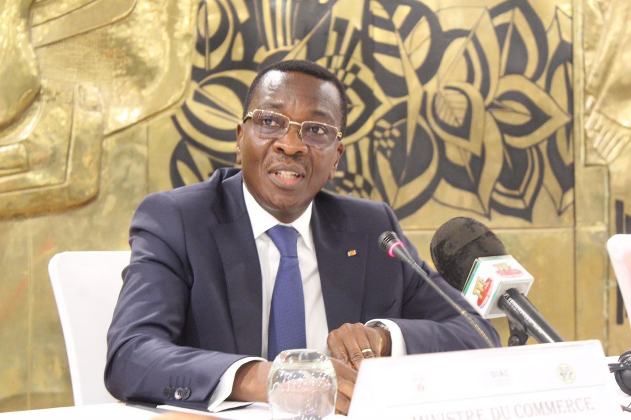 Togo : Le ministre du Commerce s'assure de la stabilité des prix de fournitures scolaires