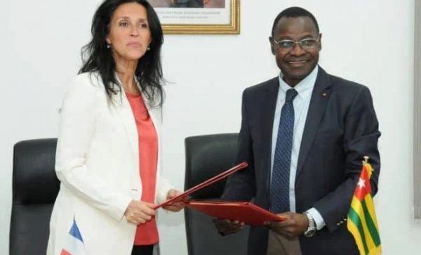 Togo : Signature d'un accord de financement d'hôpitaux avec la France