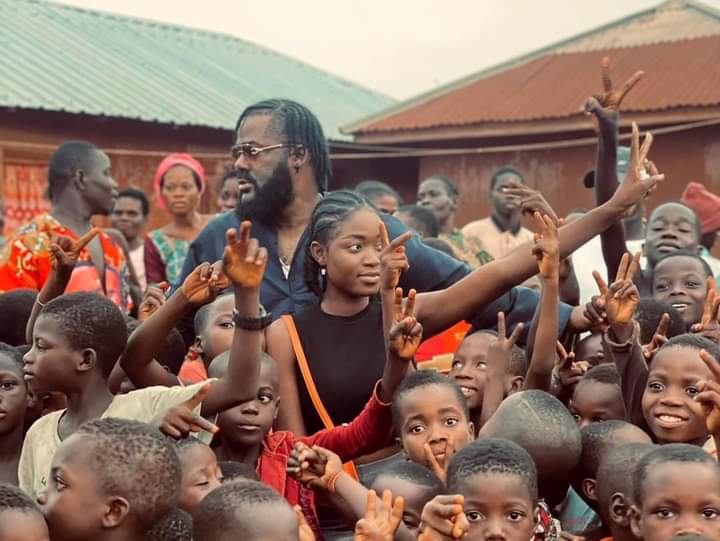 Mic Flammez : Le rappeur togolais en train de créer un orphelinat ?