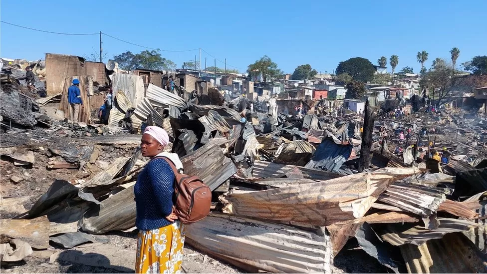 Afrique du Sud : Un incendie ravage un quartier pauvre, une vie perdue