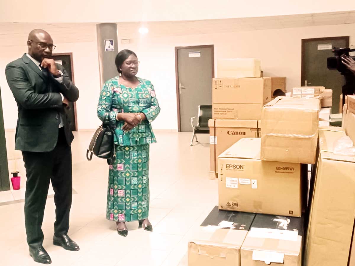 L'Université de Lomé reçoit un don d'équipements informatiques et pédagogiques