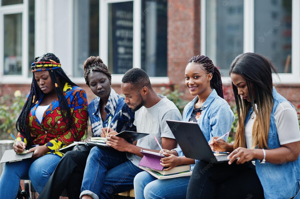 Université : L'Honorable Gerry Taama dévoile cinq clés du succès pour les nouveaux bacheliers