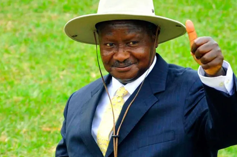 "Les friperies sont des vêtements de personnes décédées", Yoweri Museveni