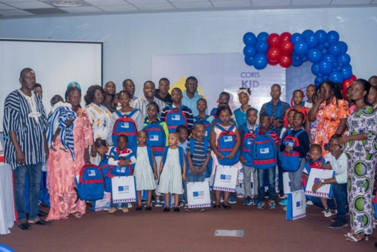 Coris Bank International Togo distribue des kits scolaires gratuits