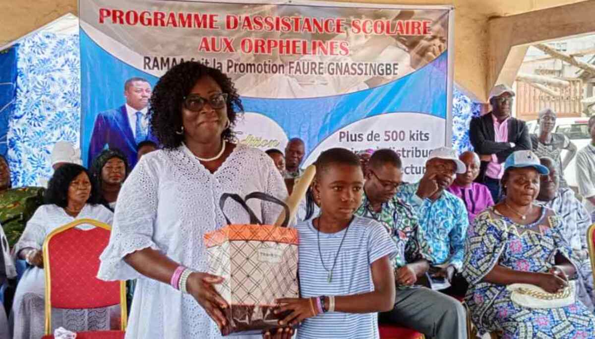 "Promotion, Faure Gnassingbé" : Le RAMAA distribue des kits scolaires aux jeunes filles