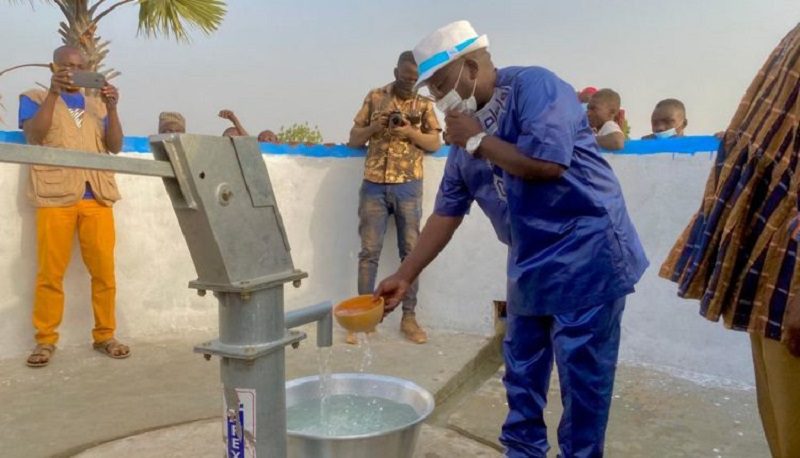 Accès à l'eau potable : Le député togolais Noël De Poukn sauve dans les savanes