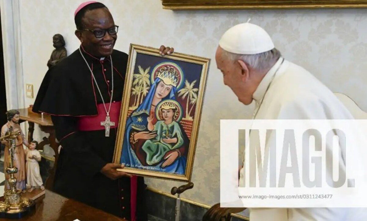 Vatican : Les évêques du Togo offrent un cadeau au Pape