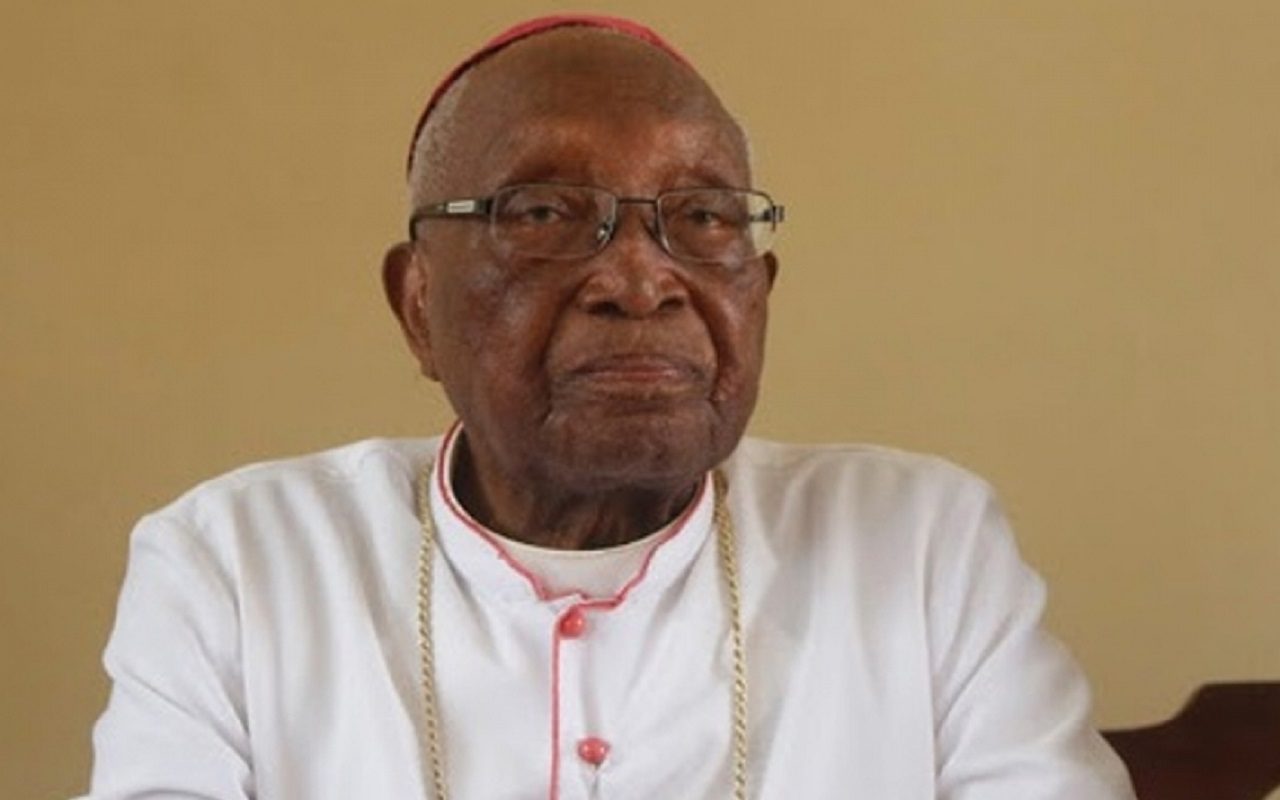 Mgr Kpodzro menace de maudire Agbéyomé Kodjo (Vidéo)