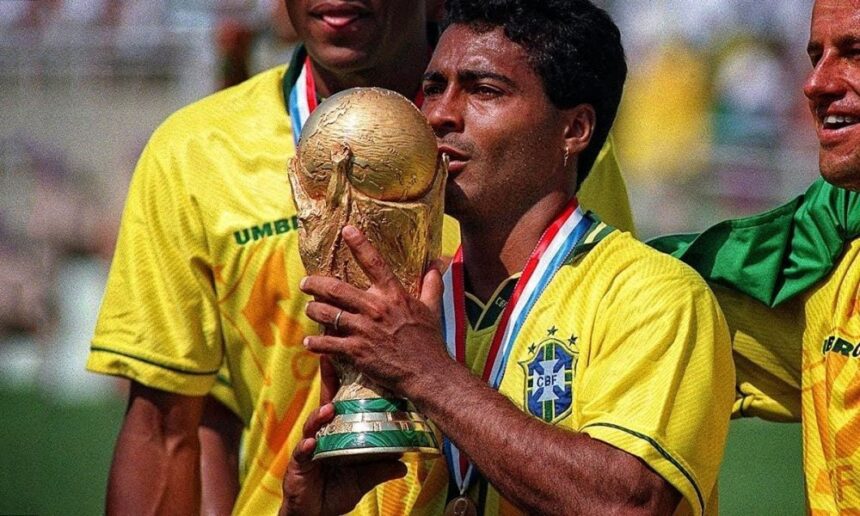 "Seuls deux joueurs sont meilleurs que moi", la légende brésilienne Romario fait une sortie gonflée