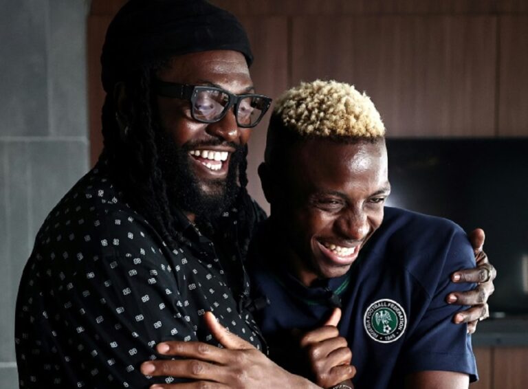 40 ans d'Emmanuel Adebayor : Victor Osimhen lui envoie des mots chaleureux