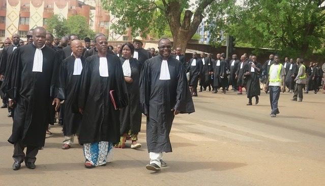 Burkina Faso : Des avocats en grève pour dénoncer...