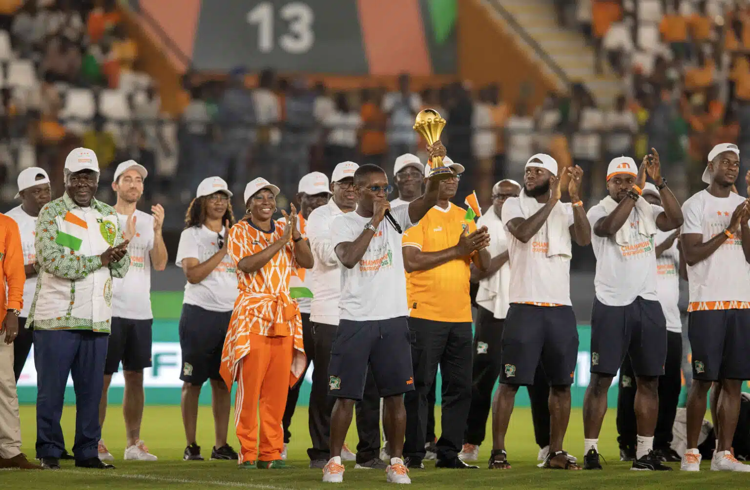 CAN 2023 : "On veut Drogba", le président Idriss Diallo hué et humilié lors de la parade des Eléphants (Vidéo)