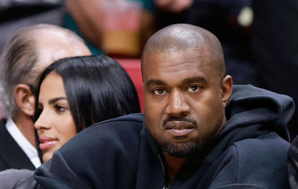 Après la controverse autour de son nouveau nom, Kanye West prend une décision radicale