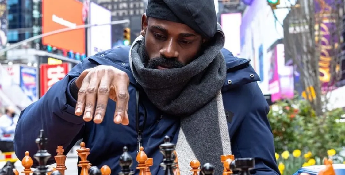 Marathon d'échecs : Le nigérian Tunde Onakoya bat un record mondial