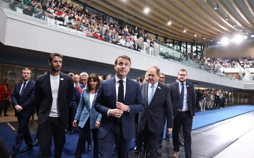 JO de Paris 2024 : Emmanuel Macron dévoile les plans de secours face à la menace terroriste