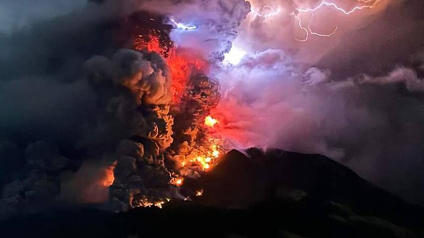 Vidéo : L'Indonésie secoué par l'éruption du volcan Ruang