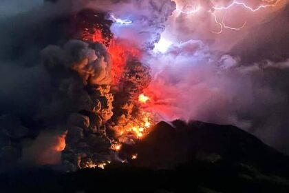 Vidéo : L'Indonésie secoué par l'éruption du volcan Ruang