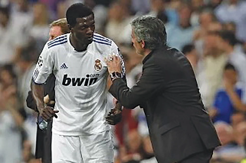 "Il croyait en ses joueurs africains", Adebayor salue Mourinho comme meilleur entraîneur