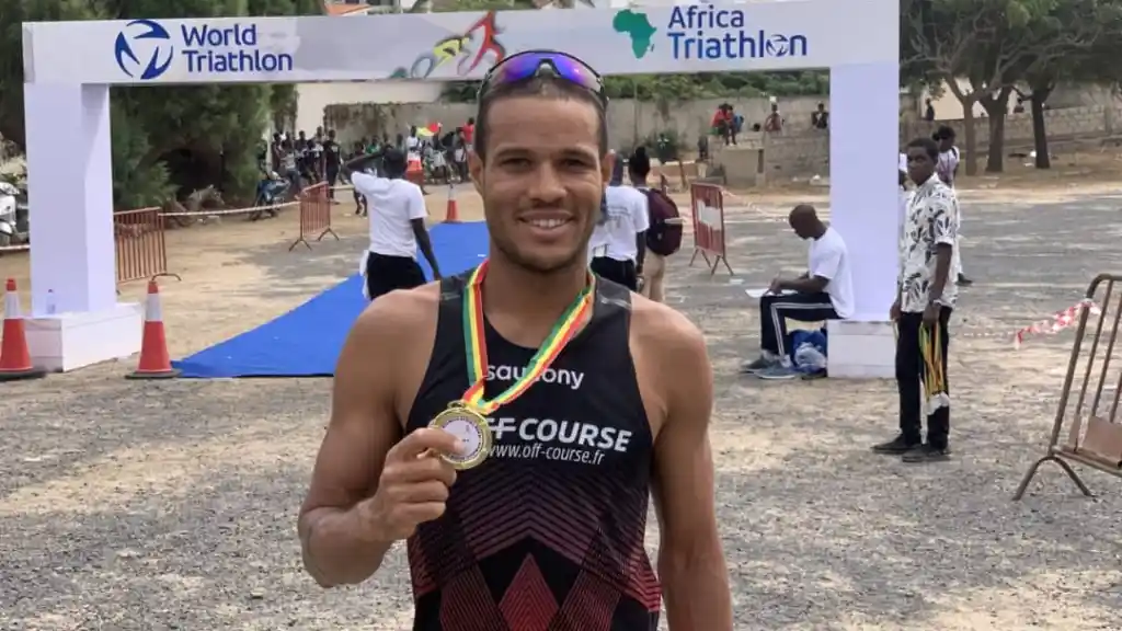 Eloi Adjavon : Premier triathlète togolais qualifié pour les JO de Paris