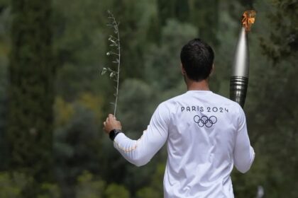 Relais de la flamme olympique de Paris 2024 : La police déjoue des tentatives de perturbation