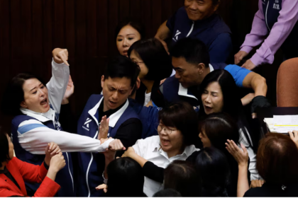 VIDEO - Des scènes de violence éclatent au Parlement de Taïwan