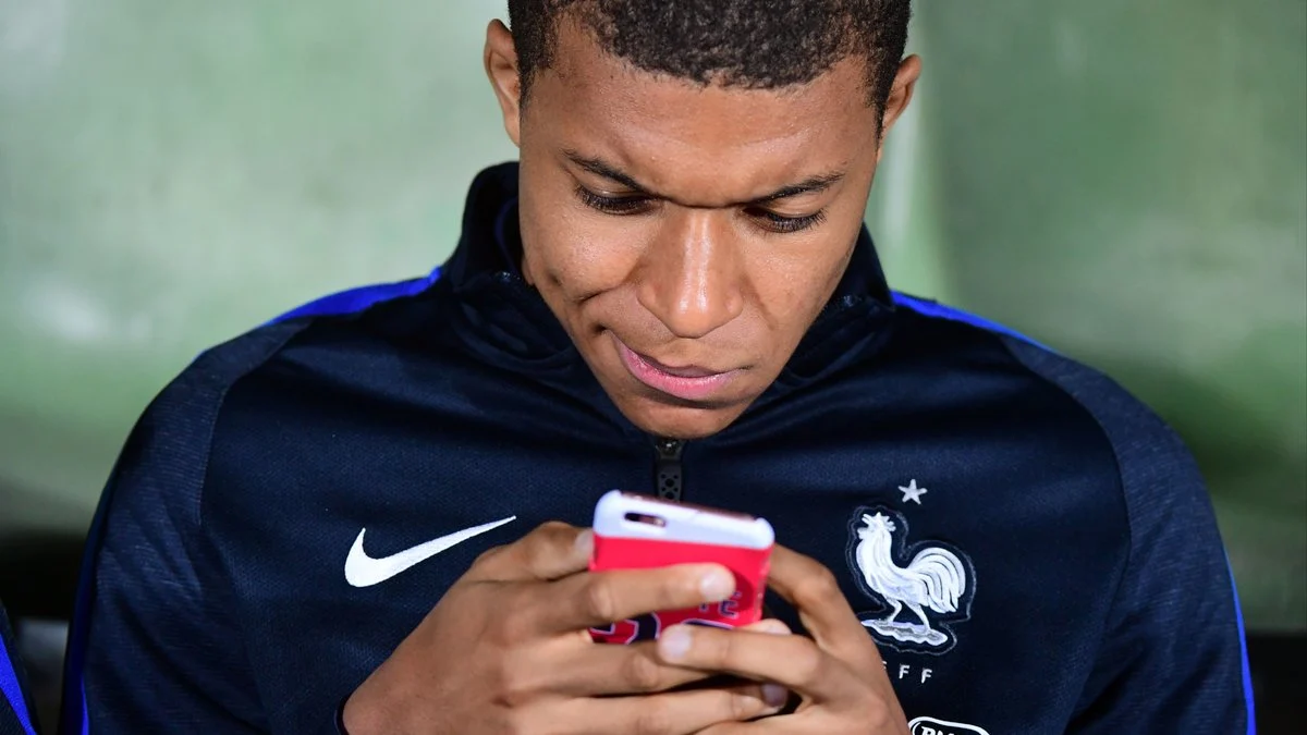 Kylian Mbappé supprime le PSG sur les réseaux sociaux