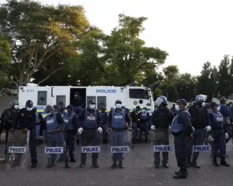 Afrique du Sud : La police arrête 95 ressortissants libyens