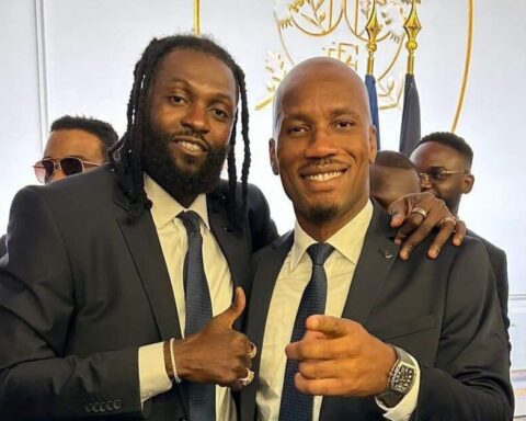 "Adebayor c’est un mec en or", Drogba dévoile un témoignage (VIDEO)