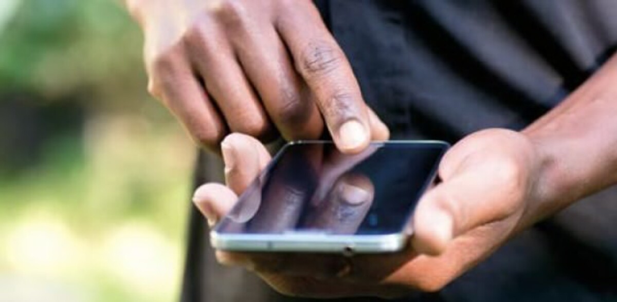 Tech : 5 façons dont le smartphone détruit la vie des jeunes à Lomé