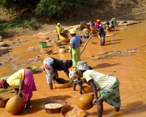 Sénégal : Le gouvernement suspend ses activités minières aux frontières avec le Mali