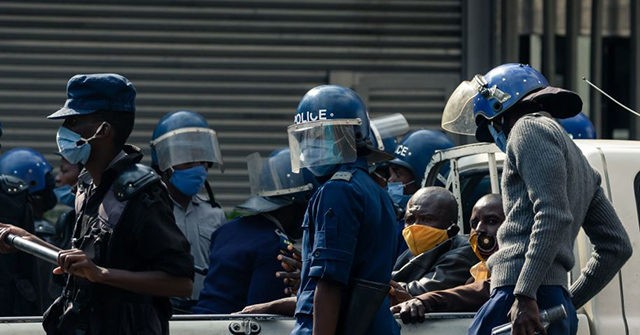 Zimbabwe : Un touriste expulsé après la découverte d'un s£x-toy dans ses bagages