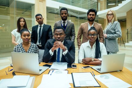 Une société de la place recrute des commerciaux, assistante, techniciens, ...