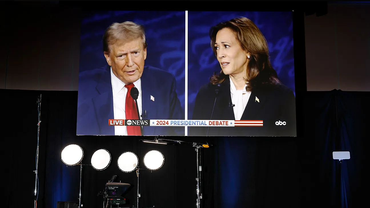 Lomé Actu, 12 septembre 2024 - Le débat entre Donald Trump et Kamala Harris, organisé en 2024, a marqué une étape importante dans la course à la présidence américaine. Ce face-à-face a permis de confronter deux visions très différentes sur des sujets cruciaux tels que la politique étrangère, la sécurité nationale et l’immigration. Alors que Trump se présente comme le candidat de la stabilité et du leadership mondial, Harris met en avant la protection des droits et libertés des citoyens américains. Voici un aperçu des points forts de ce débat, ainsi que trois titres potentiels pour résumer cet affrontement.