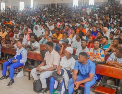 L'Université de Lomé : Les nouveaux diplômés doivent fraire très attention aux escroqueries