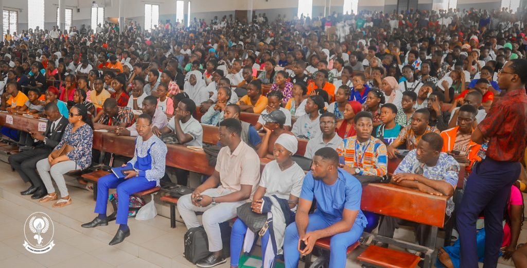 L'Université de Lomé : Les nouveaux diplômés doivent fraire très attention aux escroqueries