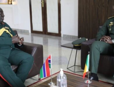 Coopération Militaire : Le Chef d’État-Major gambien Mamath Cham entame une visite stratégique au Sénégal