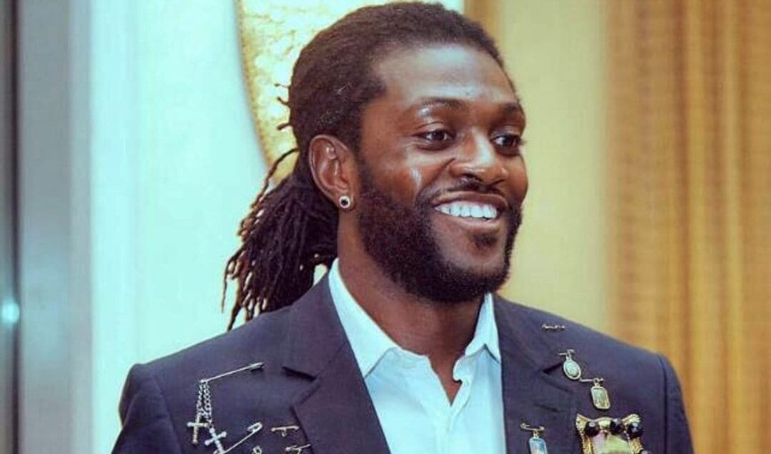 Après sa retraite, Emmanuel Adebayor se lance dans le gospel (VIDEO)