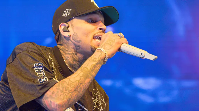 Chris Brown : Annoncé pour des concerts en Afrique du Sud, la venue du chanteur suscite des critiques