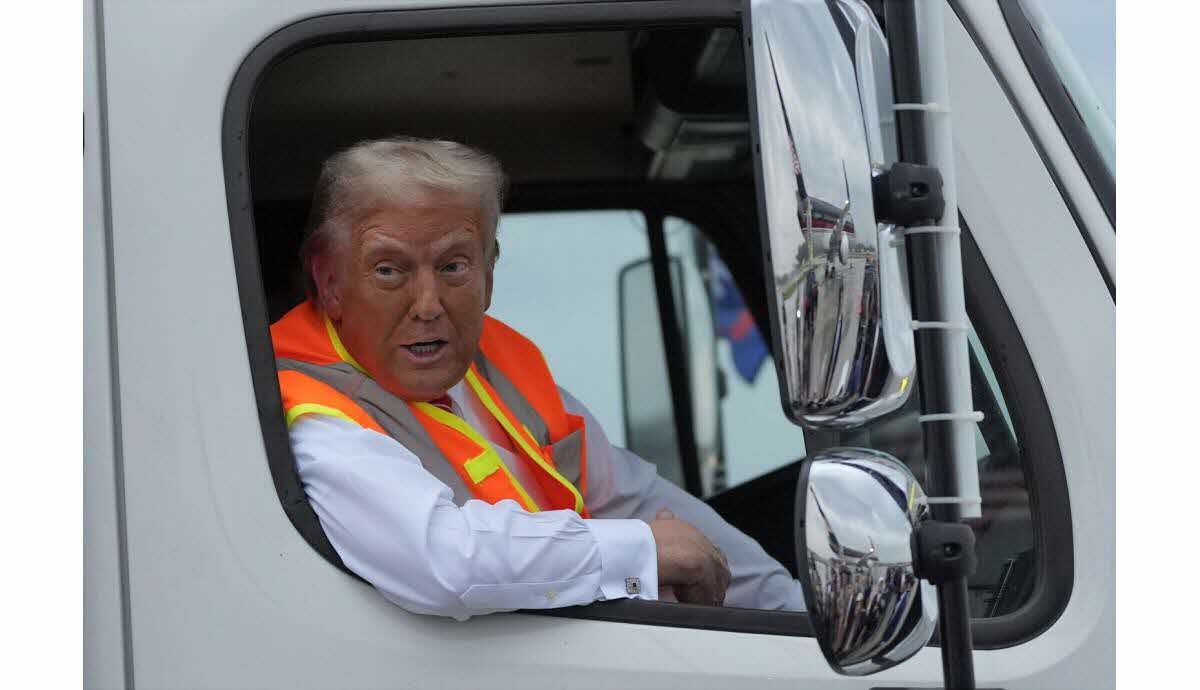 Présidentielle aux Etats-Unis : Après son service chez McDonald's, Trump débarque en éboueur à bord d'un camion poubelle (photos)